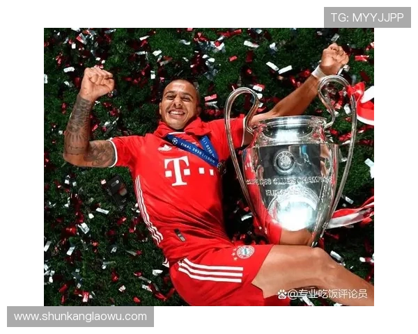 点头足球球星用顽强拼搏精神赢得球迷热爱与无数赛场辉煌瞬间