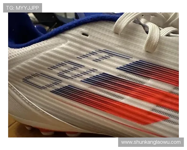 球星穿的高端足球鞋价格揭秘 超越想象的奢华与性能