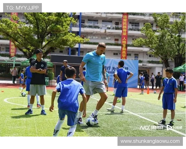 足球巨星如何在忙碌赛程中平衡家庭生活与教育孩子的秘诀